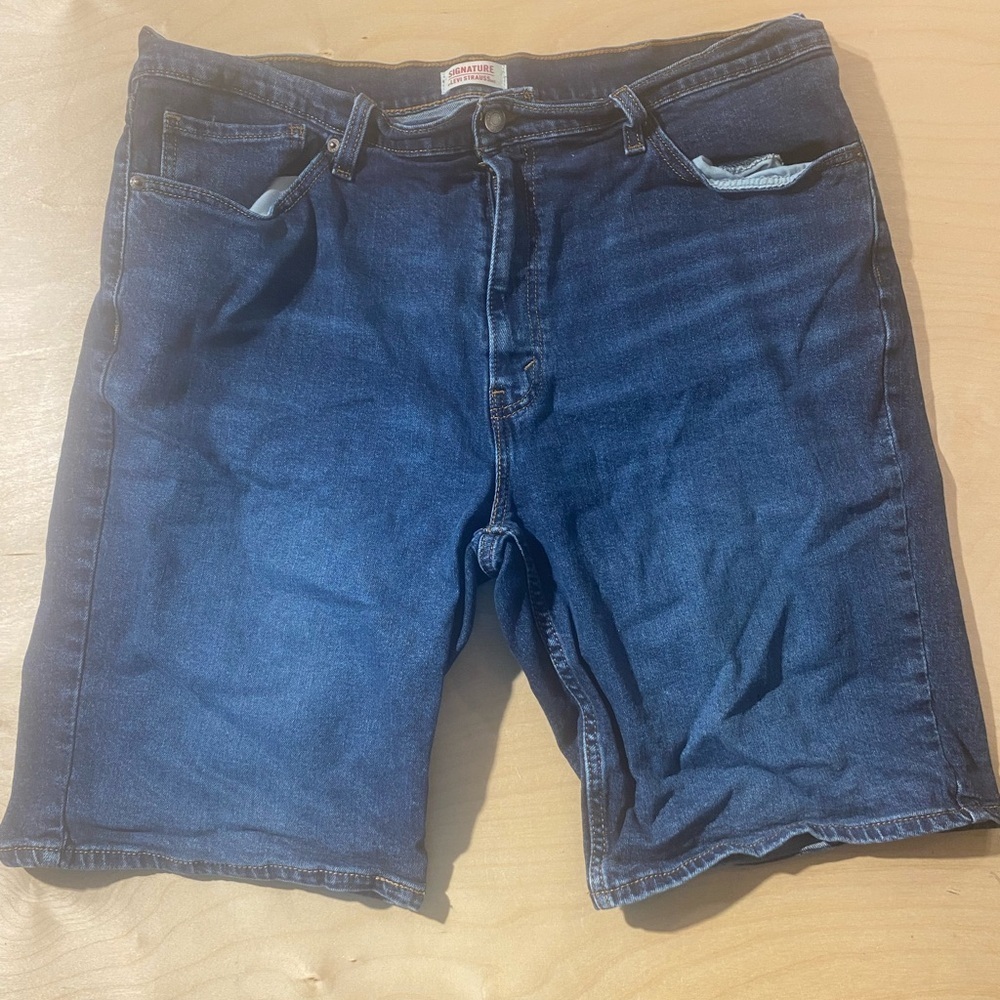 Signature by Levi’s Strauss Dark Blue Jean Shorts 38 (FS)